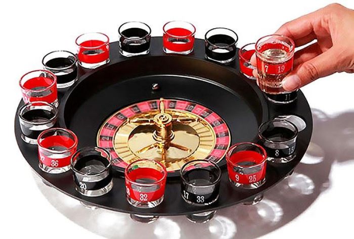 Гра п'яна рулетка з чарками 16 шт Червоно-Чорна алко рулетка зі стопками алкогольная рулетка